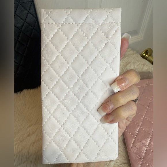 QUILTED FAUX LEATHER EYE GLASS CASE WHITE - Picture 2 of 7